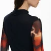 T-Shirt mit transparenten Ärmeln