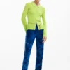 Tailliertes T-Shirt mit Blumenmuster Tailliertes T-Shirt mit Blumenmuster