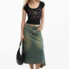 Tailliertes T-Shirt mit Blumenmuster Tailliertes T-Shirt mit Blumenmuster