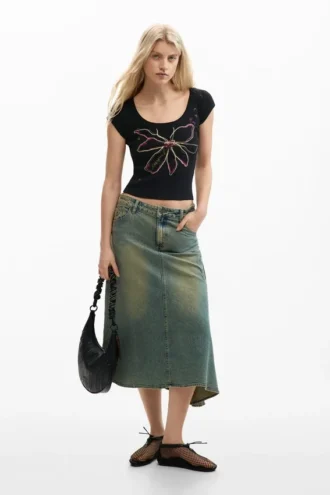 Tailliertes T-Shirt mit Blumenmuster
