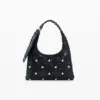 Tasche aus Kunstleder mit Nieten