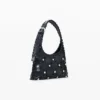 Tasche aus Kunstleder mit Nieten
