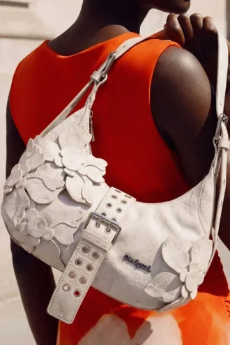 Tasche mit floralen Applikationen