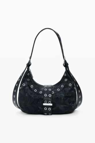 Tasche mit Nieten und Prägung