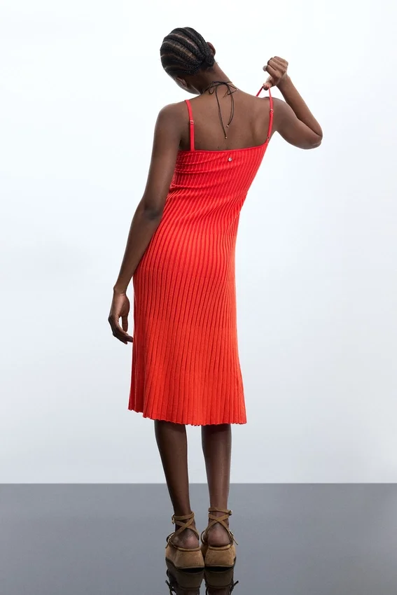 Trägerkleid aus 100 % Baumwolle Trägerkleid aus 100 % Baumwolle