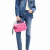 Truckerjacke aus Denim mit Blumenmuster Truckerjacke aus Denim mit Blumenmuster