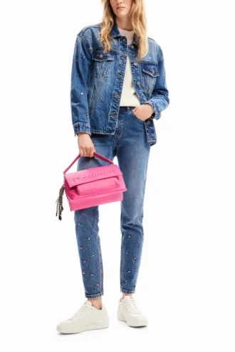 Truckerjacke aus Denim mit Blumenmuster Truckerjacke aus Denim mit Blumenmuster