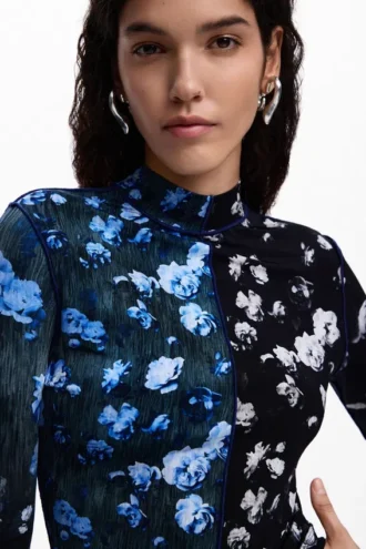 Zweifarbiges Blumen-T-Shirt