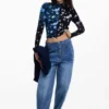 Zweifarbiges Blumen-T-Shirt
